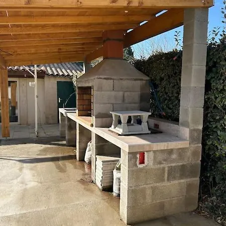 Hébergement de vacances Maison En Avec Piscine - 6/8 Personnes Loupian