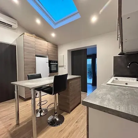 Hébergement de vacances Maison En Avec Piscine - 6/8 Personnes Loupian