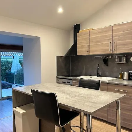 Maison En Avec Piscine - 6/8 Personnes Hébergement de vacances Loupian